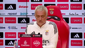 Mourinho e a brincadeira com Lukebakio: «Ele que não pense que quando joga do lado oposto ao banco eu não o vejo...»