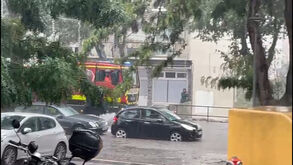 Chuva intensa na região de Lisboa deixa estrada em Tercena neste estado em poucos minutos