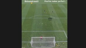 Sudakov esteve a treinar livres diretos com Simão Sabrosa e este foi o resultado