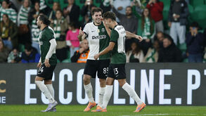 Ioannidis celebra o seu golo no Sporting-Alverca