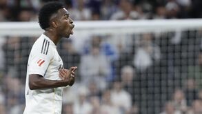 Vinícius Jr não gostou de ser substituído no encontro frente ao Barcelona