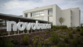 As buscas decorreram no mesmo dia em que foi assinado o acordo para a saída do Estado do capital da instituição.