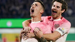 Grimaldo marcou um dos golos do Leverkusen