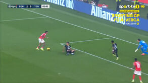 O golo que tranquilizou e deliciou a Luz: Ríos sentou João Afonso e Lukebakio só teve de encostar