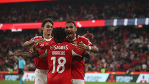 Pavlidis celebra com Barreiro o golo contra o Tondela