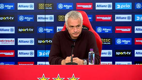 Mourinho e o estilo de jogo que ainda não vê no Benfica: «Temos de estar aqui meia hora...»