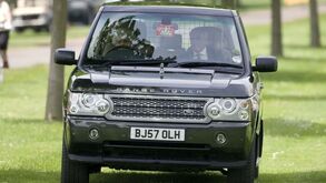 Compra Range Rover no eBay e descobre que foi da rainha Isabel II