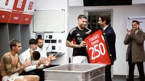 Capitão Otamendi homenageado após chegar aos 250 jogos com a camisola do Benfica