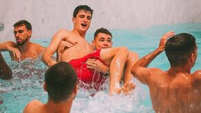 Pau Victor ao colo de Moscardo