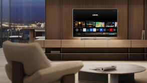 Loewe apresenta nova gama de TV OLED com design premiado e som até 300W.

