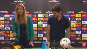 Leila Pereira interrompe conferência de Abel Ferreira: «Desculpem, não aguentei e tive de vir aqui»