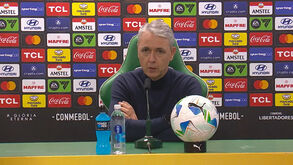 Treinador da LDU Quito critica sintético do Palmeiras: «Parece o pátio de um colégio»