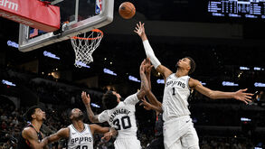 Victor Wembanyama em ação pelos San Antonio Spurs