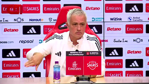 Mourinho confirma que 'desapareceu' com o troféu de MVP de Lukebakio e até faz gesto... esclarecedor