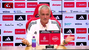 Mourinho brinca com Pedro Neves de Sousa e diz que está 'em todo o lado': «Estou preocupado contigo...»