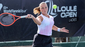 Tenista compete no Loulé Open Ladies do World Tennis Tour