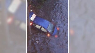 Carro praticamente submerso após despiste na VCI no Porto: estrada está alagada