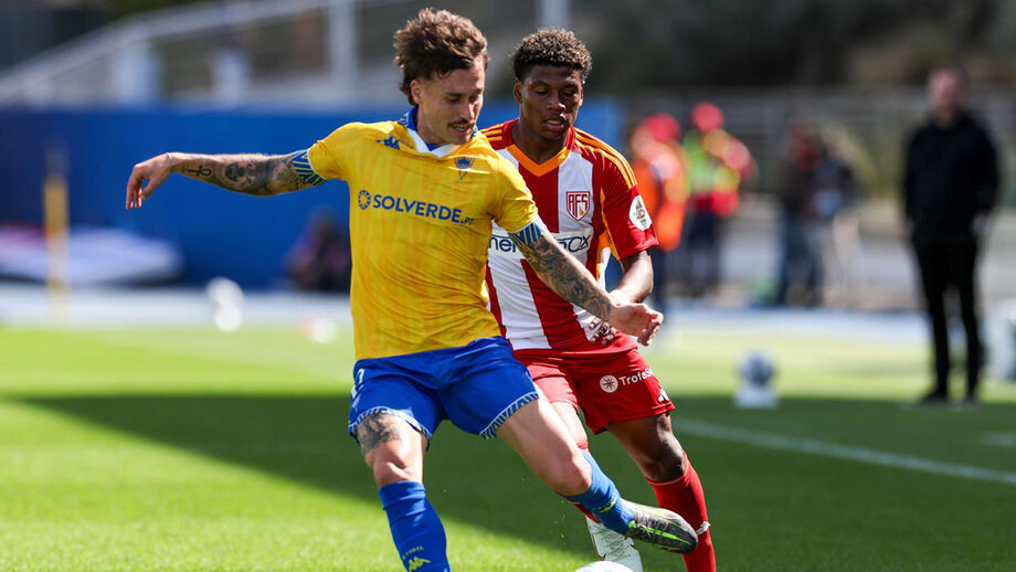 Sánchez, jogador do Estoril, ausente por dois meses