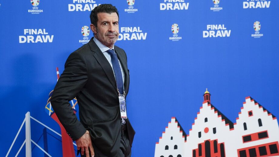 Luís Figo, dirigente da UEFA, vai assistir ao Barcelona-PSG