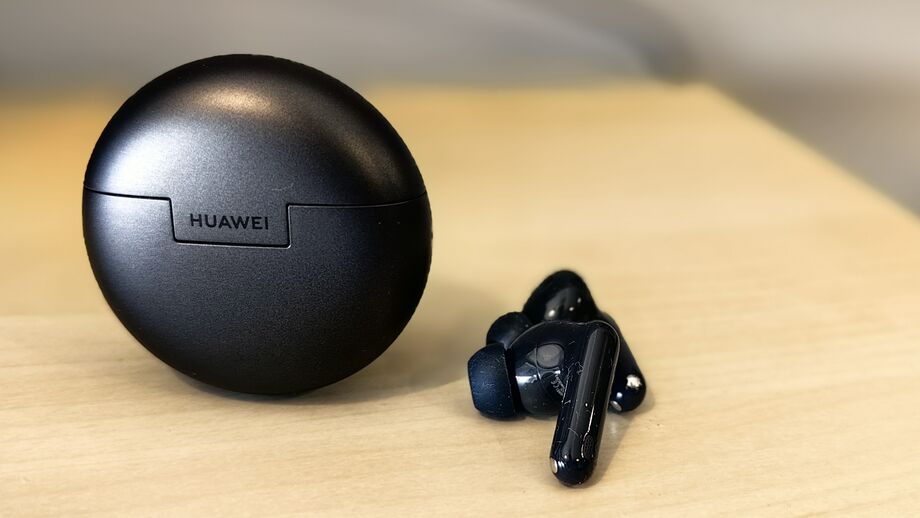 Auriculares Huawei FreeBuds 7i com preço acessível e cancelamento de ruído