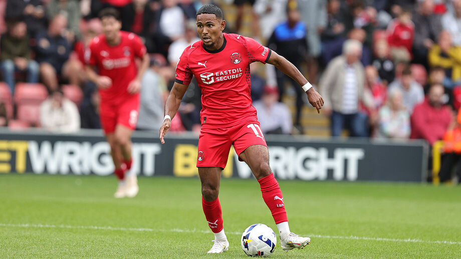 Demetri Mitchell usou o ChatGPT para negociar contrato com o Leyton Orient