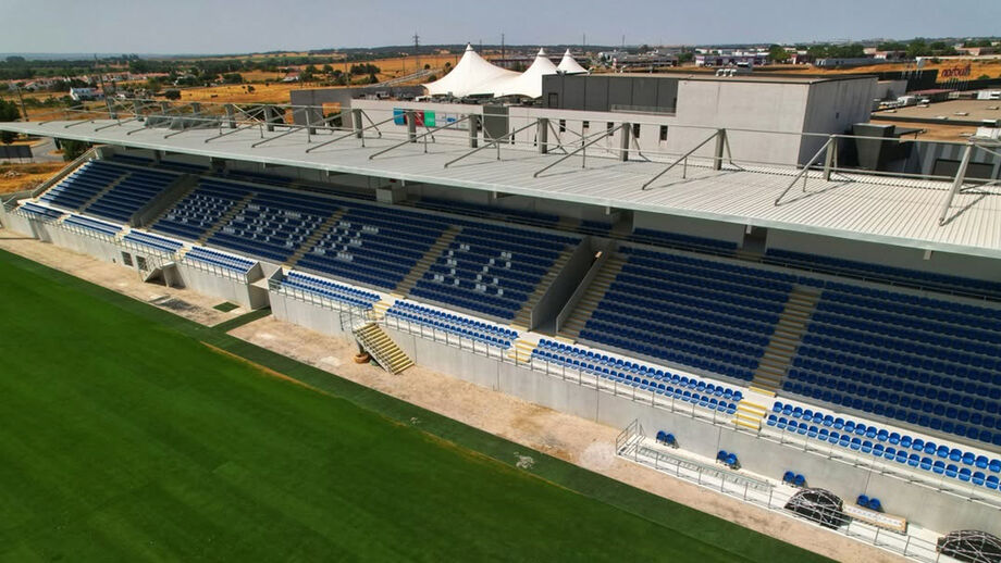 Juventude de Évora inaugura estádio habilitado para jogos internacionais