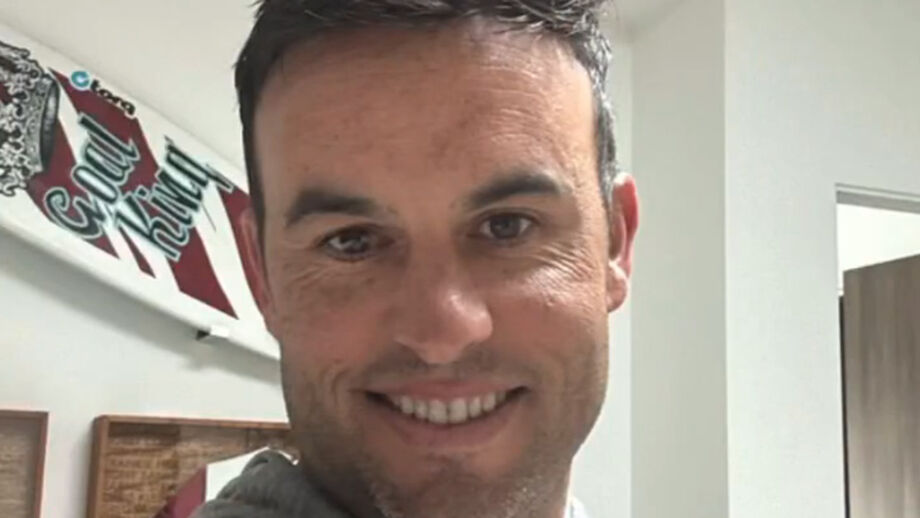 Lenda do futebol norte-americano mostra como foi todo o procedimento