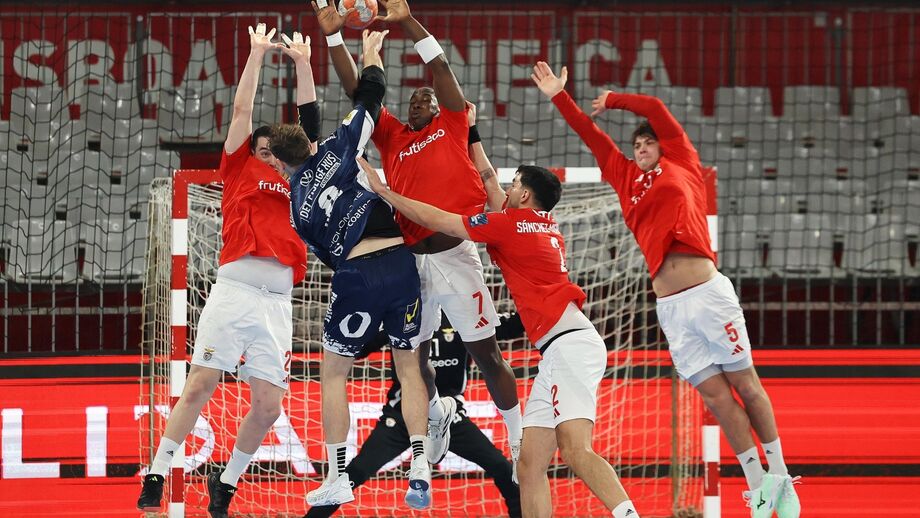 Benfica vence V. Guimarães por 32-31 na 6.ª jornada do campeonato nacional