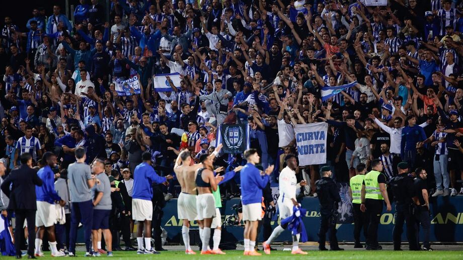 Adeptos do FC Porto no apoio à equipa