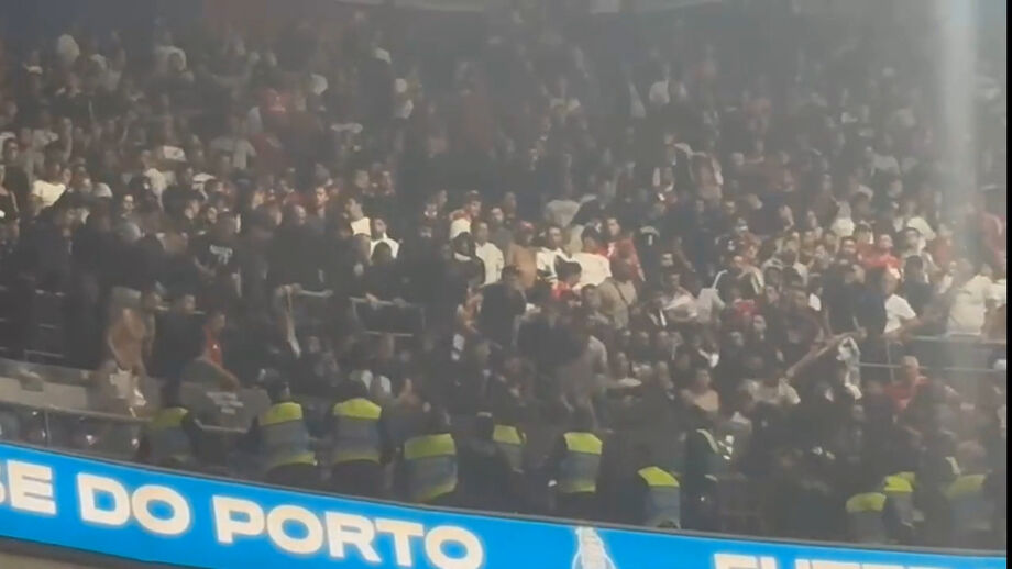 Intervenção policial junto dos adeptos encarnados