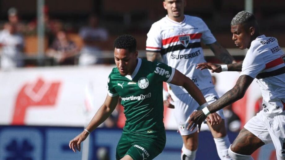 Momento do jogo entre o Palmeiras e o São Paulo