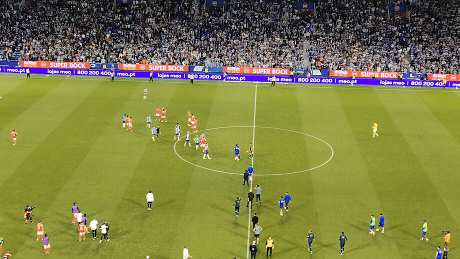 Laterais pegados após o clássico