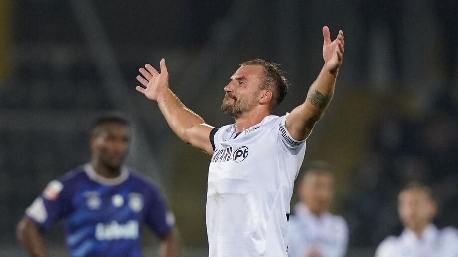 Samu celebra golo 
