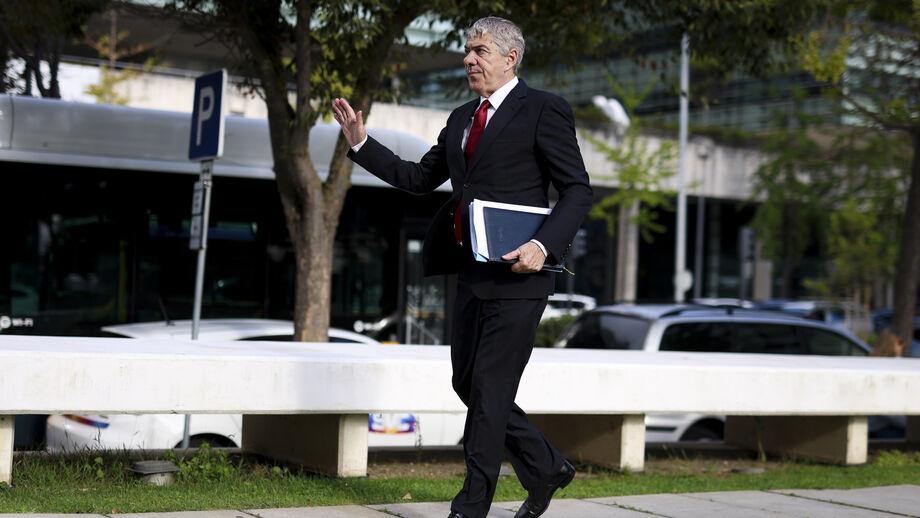 José Sócrates à entrada para tribunal