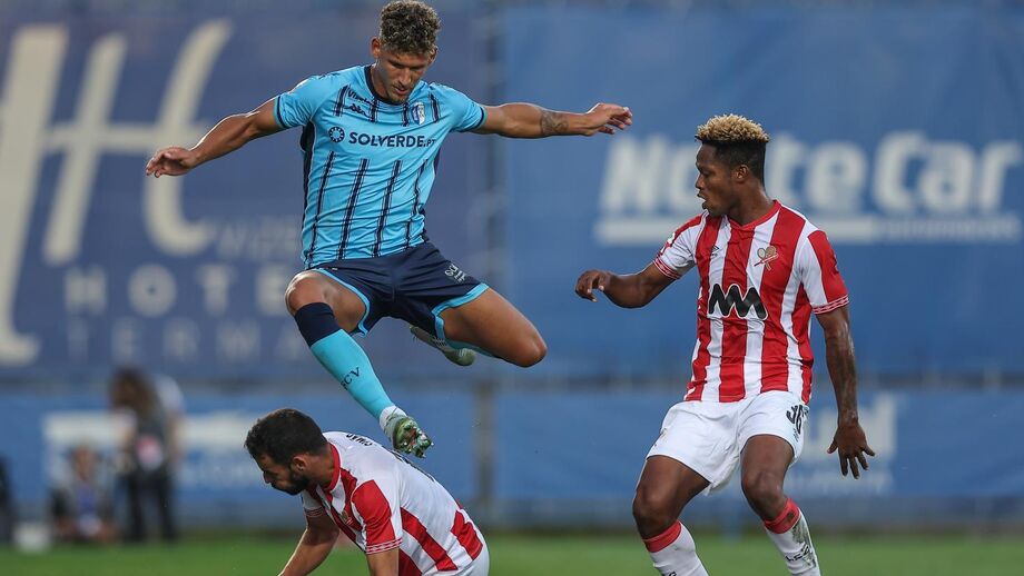 Dokou (na foto, à direita), jogador do Leixões