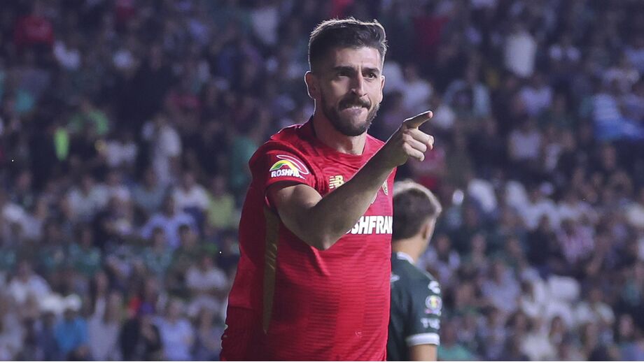 Paulinho em grande plano no México