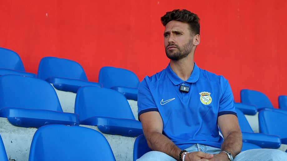 Defesa central do Alverca em entrevista a Record