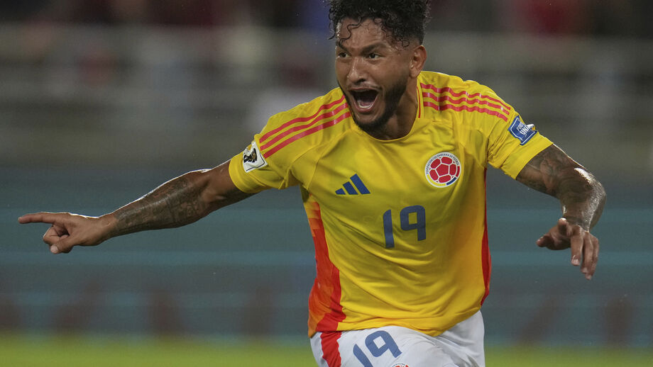 Luis Suárez assinou um poker no jogo com a Venezuela