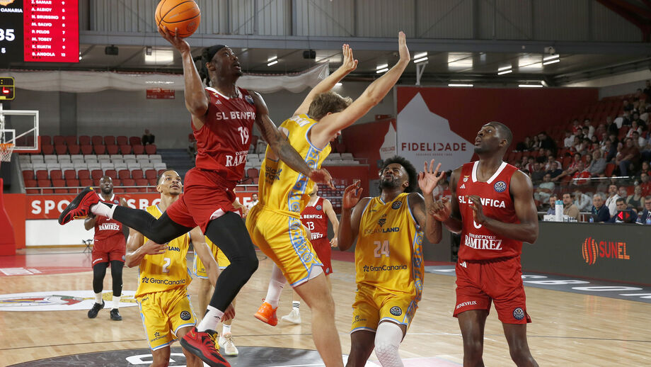 Benfica perde com Gran Canaria no primeiro jogo da Champions