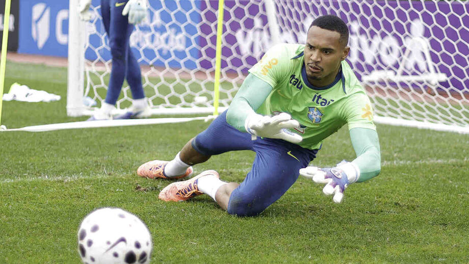 Guarda-redes John chamado à seleção brasileira