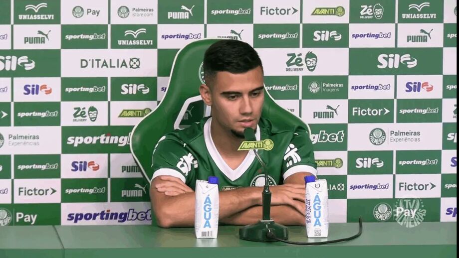 Andreas Pereira satisfeito no Palmeiras