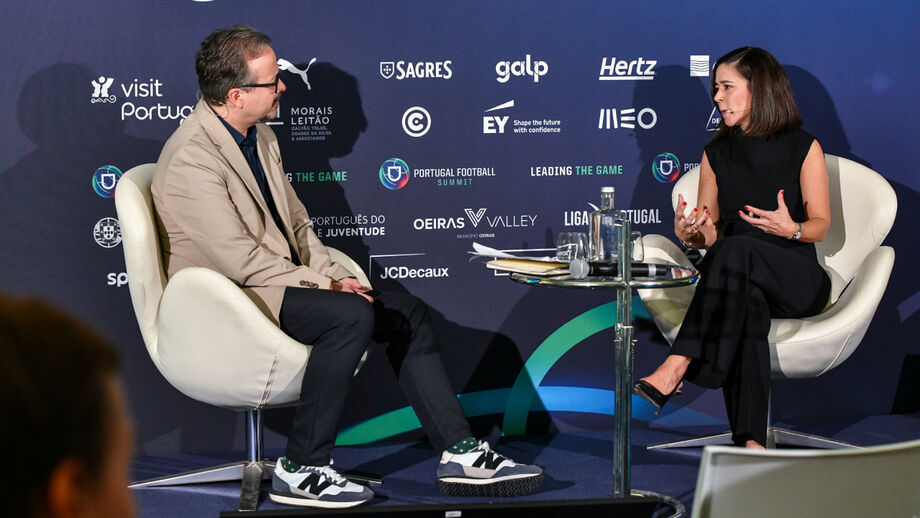 Sandra Oliveira e Silva entrevistada por Vítor Pinto, subdiretor de Record