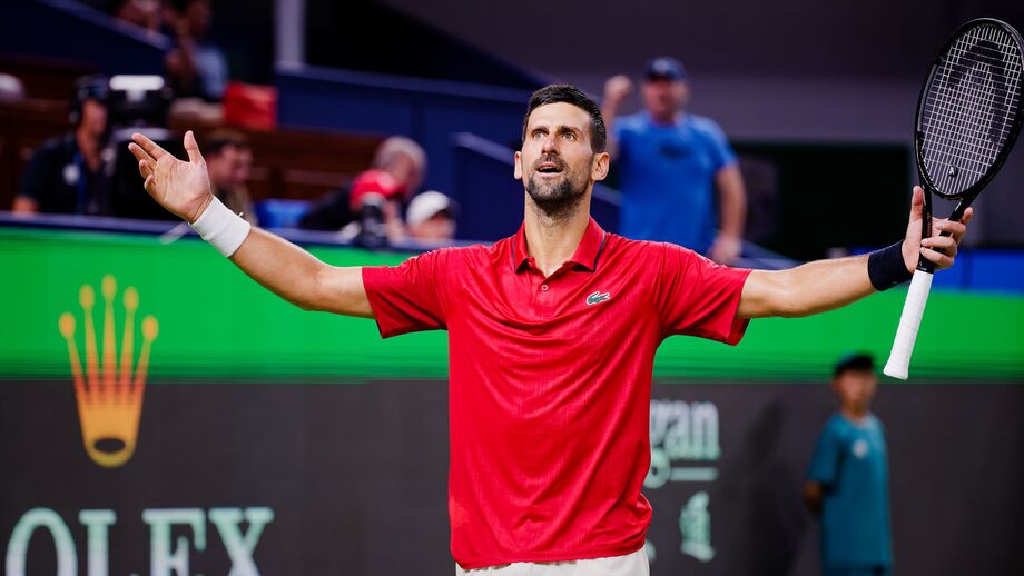Novak Djokovic celebra um ponto 