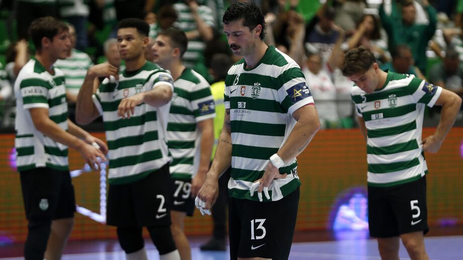 Jogadores cabisbaixos