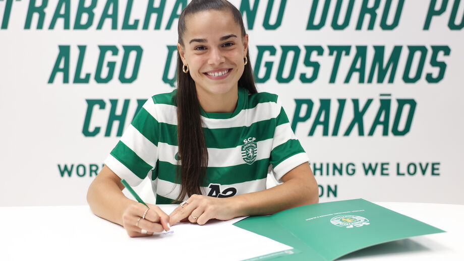 Charlotte Schmit assinou contrato