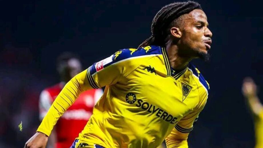 Gonçalo Costa procura oportunidade no onze contra o Estoril