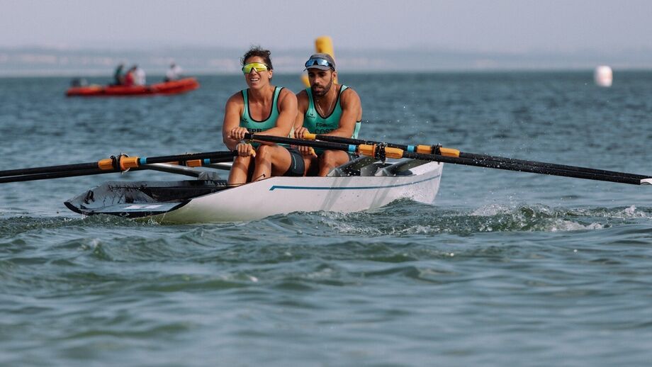 Dinis Oliveira e Bruna Parente nos Europeus de remo de mar em Antalya