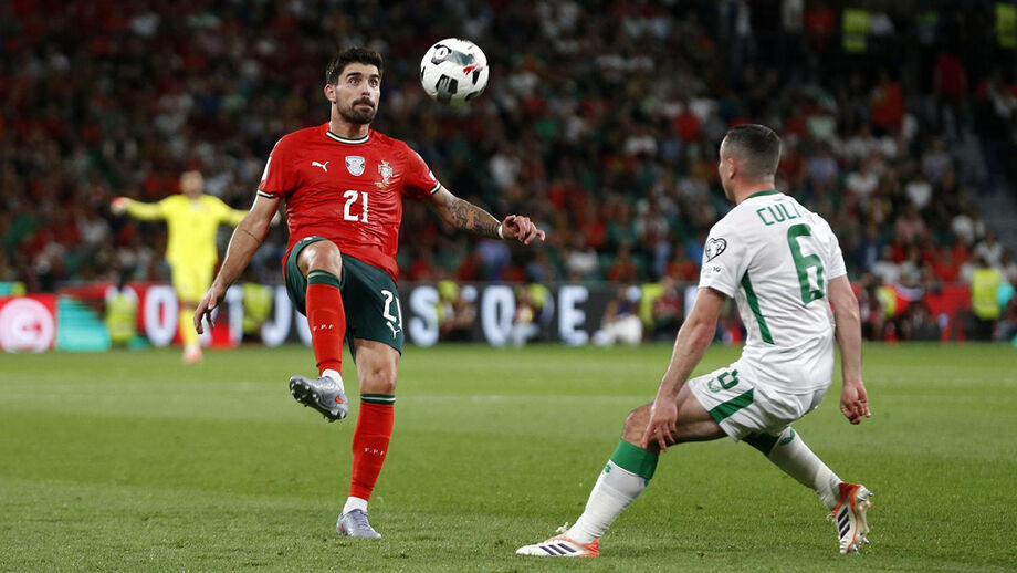 Rúben Neves contra a Irlanda