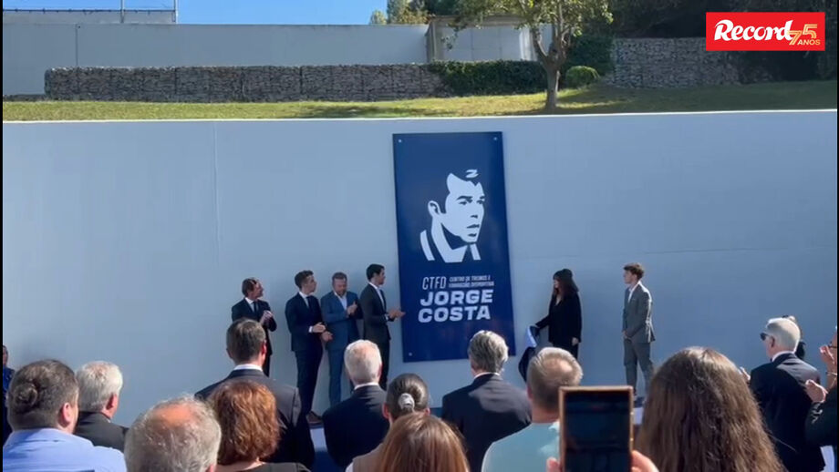 Filhos e mulher do antigo jogador do FC Porto presentes na cerimónia