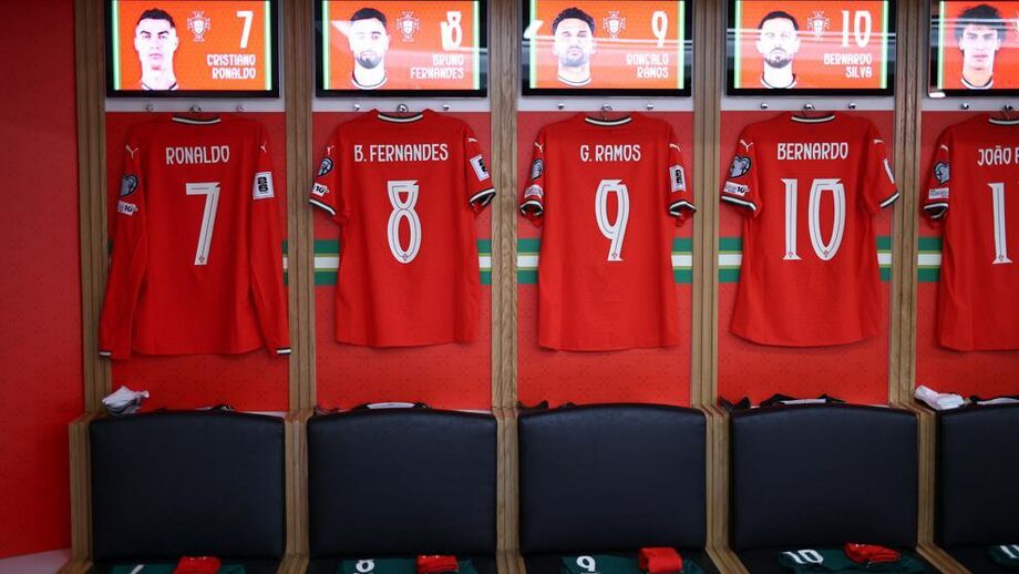 Equipamentos de Ronaldo, Fernandes e outros jogadores portugueses